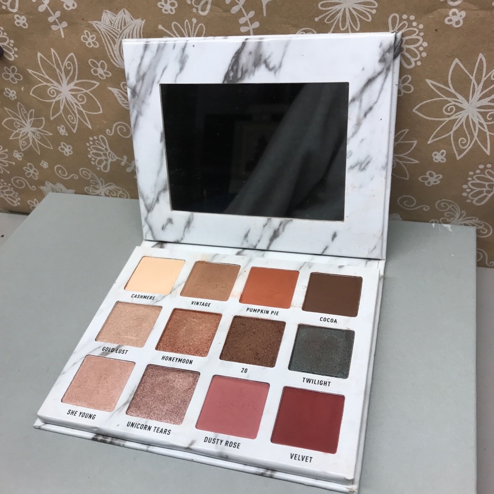 Venus Marble Eye Shadow Palette